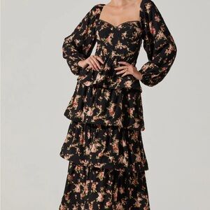 ASTR Aumie Tiered Floral Maxi Dress In Black Rose Floral Size S